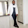 Herrenanzüge Blazer Weiß Ein Knopf 3-teiliger Anzug Schal Revers Hochzeit Männlicher Smoking Maßgeschneiderte Bräutigamkleidung Abschlussball (Jacken, Weste, Hose)