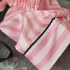 Ropa de dormir para mujer Pijamas de manga larga para mujer Conjunto de pijama de seda satinada a rayas Ropa de salón de estilo moderno Ropa de salón para mujer Ropa de invierno