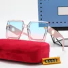 Marca Cool Gafas de sol Hombres Square Lense Diseñador Gafas de sol para mujer Gafas Classic Hollow Letter Moda Gafas de playa con estuche