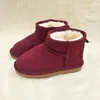 2023 chaussures de marque garçons et filles Style enfants bébé bottes de neige imperméable sans lacet enfants hiver vache bottes en cuir son