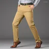 Pantaloni da uomo MRMT 2023 Pantaloni da uomo di marca Pantaloni da uomo dritti allentati casuali per pantaloni maschili Uomo di mezza età a vita alta