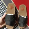 Été Designer sandales Plage Chaussures Toile Diapositives Femmes Pantoufles Croix Bandes Appartements Mules Marque De Luxe Chaussures Taille 35-42 MKJKM mxk1000002
