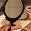 Romantik Vintage Dantel Bekleme Aynaları Kadınlar El Tutt Makyaj Aynası Oval Kozmetik Ayna Sap Taşınabilir Kozmetik Araçları BH6549 TYJ