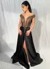 袖、ユニークなブライダルガウン、イリュージョンディープVドレス、ブラックレースガウン、ゴシックドレス、結婚式のためのオルタナティブドレス付きの黒いウェディングドレス