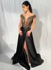 Robe de mariée noire avec manches, robe nuptiale unique, robe de profondeur en V illusion, robes en dentelle noires, robes gothiques, robe alternative pour le mariage