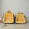 베개 두꺼운 편안함 반 밀려서 사무실 의자 통증 구호 좌골 시대 좌석을위한 한 좌석과 등이있는 좌석.