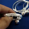Bracciale rigido 1 paio di modelli di lettere regalo durevole souvenir di compleanno gioielli personalizzati placcati in argento per ragazze con braccialetto con campanella