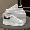 baskets de designer chaussures femmes chaussures de sport plates-formes blanches en cuir pour hommes avec roses noir rouge vert alexander baskets de plein air taille 35-45 MKJKMJF000rt0001