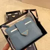 Cartera Embrague Mini bolso Monedero Monedero Carteras cortas Grano Cuero de vaca Triángulo Signo Hombres Mujeres Bolsos Titular de la tarjeta interna Fashio 774 s