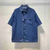 メンズカジュアルシャツメンズ衣料品デザイナーシャツブルーカジュアルジーンズシャツ高品質のシングル胸のデザインラグジュアリーメン6GH1のルーズバージョン