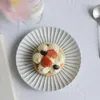 Piatti Ins Piatto da dessert Linea radiale coreana Insalata Stoviglie in ceramica Home Breakfast Cute Christmas Bowl Cake Platos Vajilla