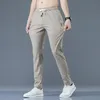 Herenbroekbroeken lente zomer dunne groene solide kleur modezakje applique volledige lengte casual werk pantalon 230111