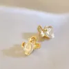 Dos Boucles D'oreilles En Alliage De Cuivre Clip Coréen Sur Zircon Cubique Plaqué Or 18K Faux Piercing En Forme De X Pour Les Femmes