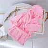 Handtuch 2023 Kinder Pyjamas Baby Herbst/Winter Flanell Bademäntel Hause Kleidung Korallen Fleece Badetücher