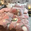 Sängkläder sätter tredimensionellt snöflinga jordgubbspulver dubbelsidig sammet mjölk säng fyrdelar sovrum täcke täcke