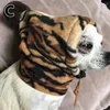 Hundebekleidung Warme Mütze Reine Farbe Haustierkappe mit kleinem Haarball Kordelzuganpassung Winter Lässiger Leopardenmuster-Kopfbedeckung