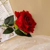 장식용 꽃 화환 8pcs 웨딩 장식을위한 빨간 장미 플란넬 인공 꽃 패션 홈 장식 실내 고품질 simulatio