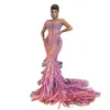 Pink Mermaid Prom Dresses ärmlös V -hals 3D -spetsapplikationer PESKINER Täckt golvlängd Kändis Formal Feather Train Evening D296i