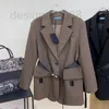 Kadınlar Suits Blazers Üst Takım Eyalet Erken Bahar Tasarımcı Ceketler Moda Eşleştirme Ters Üçgen Mektup Üst Orta ve Uzun Takım Naylon Ceket Boyutu MB7U