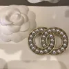 Lyxdesignade modebroscher Diamond Crystal Pearl Brosch Pins används för kostym tröja smycken för män och kvinnor i samma stil med låda