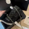 CC Borse a tracolla classiche Borse da donna con patta in caviale Borse di design con diamanti trapuntati in vera pelle nera Hardware in metallo dorato Borsa a tracolla Sacoche Mini