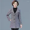 Costumes pour femmes d'âge moyen femmes âgées Blazer à carreaux printemps automne mère veste grande taille costume coréen vêtements d'extérieur élégant coupe-vent