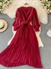 Casual klänningar Röd/gul/svart broderad veckad lång klänning Vintage V-ringning Lantern Sleeve High midje draperad Maxi Vestidos Kvinna 2023