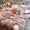 Beddengoed sets driedimensionale sneeuwvlok aardbei poeder dubbelzijdig fluwelen melkbed vierdelige slaapkamer quilt cover laken