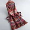 Malhas femininas Tees de outono Chegada de inverno Mulheres casaco de lã quente moda xadrez com cinto de lençóis