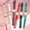 Relojes de pulsera Bellamente embalados 2 unids / set Moda para mujer Elegante Cuadrado Dial Cinturón Reloj de cuarzo Pulsera de estrella