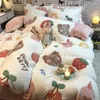 Sängkläder sätter tredimensionellt snöflinga jordgubbspulver dubbelsidig sammet mjölk säng fyrdelar sovrum täcke täcke