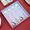 Set di stoviglie 4 pezzi / set Cucchiaini da caffè in acciaio inossidabile Forchette da frutta girasole Sorriso creativo Set da tavola Confezione regalo Accessori da cucina dorati