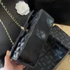 CC Borse a tracolla classiche Borse da donna con patta in caviale Borse di design con diamanti trapuntati in vera pelle nera Hardware in metallo dorato Borsa a tracolla Sacoche Mini