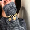 Chaînes ornements européens et américains serrure multicouche rétro rue Po collier femme créativité individuelle métal froid