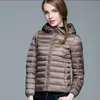 Coletes femininos jaqueta de inverno para baixo mulheres jaquetas curtas ultralight fino com capuz quente e esbelto pato branco casaco parka feminino fora 230112