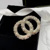 Luxuriöse Designer-Mode-Broschen, Diamant-Kristall-Perlen-Broschennadeln, verwendet für Anzug-Pullover-Schmuck für Männer und Frauen im gleichen Stil mit Box