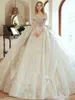 Klänningar dubai en linje bröllopsklänningar plus storlek kapell tåg älskling kristall vestido de novia diamant pärlast av axel applicerad brud