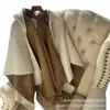 女子ケープデザイナー新しいクリームカシミアフード付きマントマント女性冬の温かいウール格子縞のタッセルショールGpax
