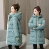 Женские вниз по вниз Parkas Winter Women покрывают глюдную хлопковое изделия в середине длина.