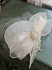 Beralar Vintage beyaz büyüleyici şapka saç klipi şapkası inci yaylı gelin başlık fantezi gösteri kokteyl düğün kadınları başlık 230112