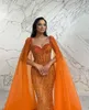 Robes de bal de forme sirène orange, sans manches, col en V, bretelles, capes en dentelle, appliques de dentelle, paillettes, longueur au sol, perles, robes de soirée formelles de célébrité, grande taille, sur mesure