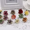 Dekorative Blumen 100pcs/Los kleiner Blumenkopf künstliche Papierköpfe Rose Seiden DIY Hochzeit Hintergrund Wand Home Dekoration Accessoires