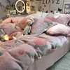 Beddengoed sets driedimensionale sneeuwvlok aardbei poeder dubbelzijdig fluwelen melkbed vierdelige slaapkamer quilt cover laken