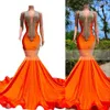 2023 Vestidos de baile árabe Cristais de miçangas Romestone laranja de pescoço de pescoço de pescoço Mermaid vestidos de festa abertos sem mangas