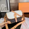 Backpack designer Crossbody designer bag Adjustable shoulder strap with tree cake skin shoulder pad Hand-held one-shoulder messenger bag