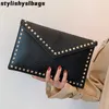 Clutch Bags 2022 New Fashion Woman Bag Rivet Clutch Bag Leisure Solid Color Envelope Bag Outdoor Woman Bag 011323H