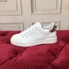 Topp män kvinnor casual skor designer botten med spikar mode insider sneakers svart rött läder låg top skor storlek35-45 RH09159