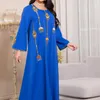 Casual jurken tekenfilms geborduurd oversized Abaya -jurk voor vrouwen Marokkaanse kaftan kalkoen Arabische jalabiya blauw islamitisch etnisch gewaad 2023 eid