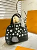 YK ALMA Shell Bag BB Painted Dots Yayoi Kusama Handbag Designer Women Hand Bag Luruxy Purse Infinity Dots Locklock المحبب جلد Epi على شكل اليقطين سحر