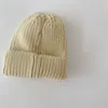 Berretti 2023 di Colore Della Caramella Solido Per Bambini Cappello Lavorato A Maglia Asciugamano di Stoffa C Grande Lettera Caldo Aggraffato Cappuccio 50-53 centimetri Delle Ragazze del Ragazzo berretti